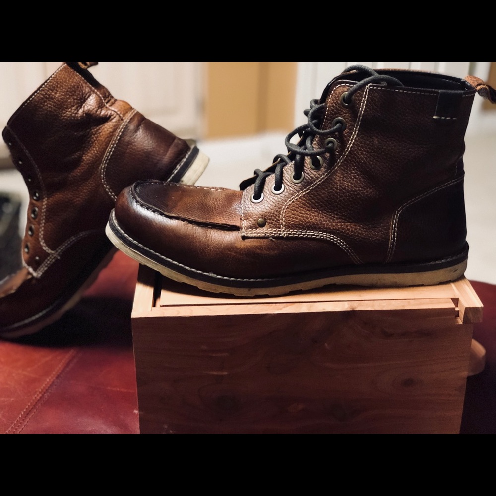 Crevo Men’s brown boot SIZE 12. Great condition!